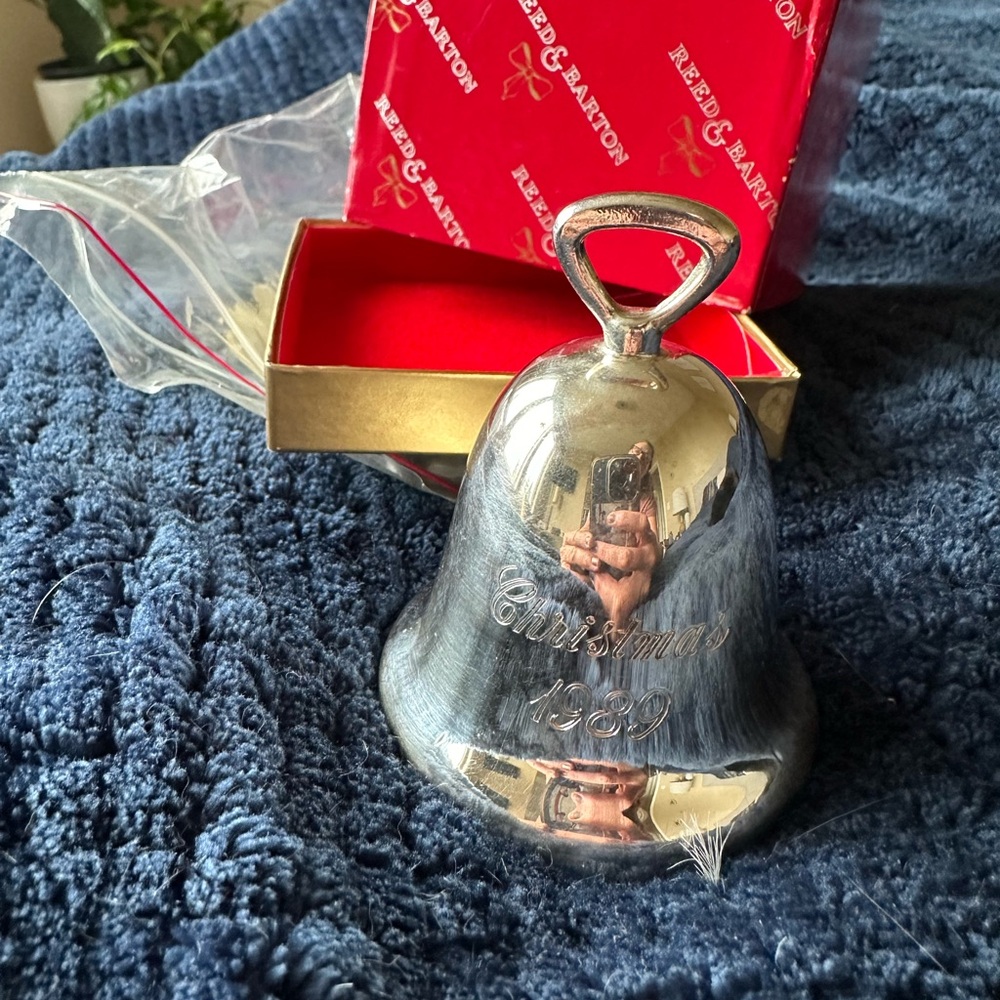 Reed & Barton 1989 Christmas bell
